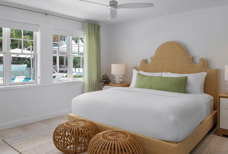 Tci007 - Luxury beachfront villa in Grace Bay
