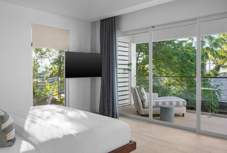 Tci007 - Luxury beachfront villa in Grace Bay