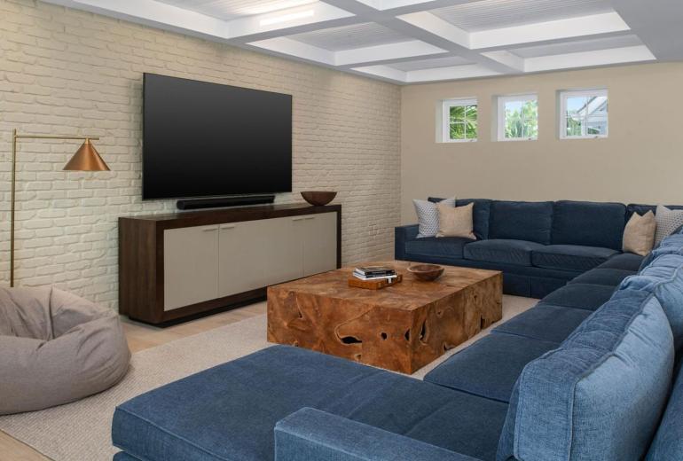 Tci007 - Luxury beachfront villa in Grace Bay