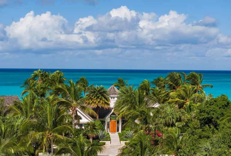 Tci007 - Luxury beachfront villa in Grace Bay