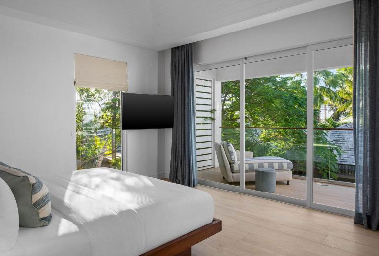 Tci007 - Luxury beachfront villa in Grace Bay