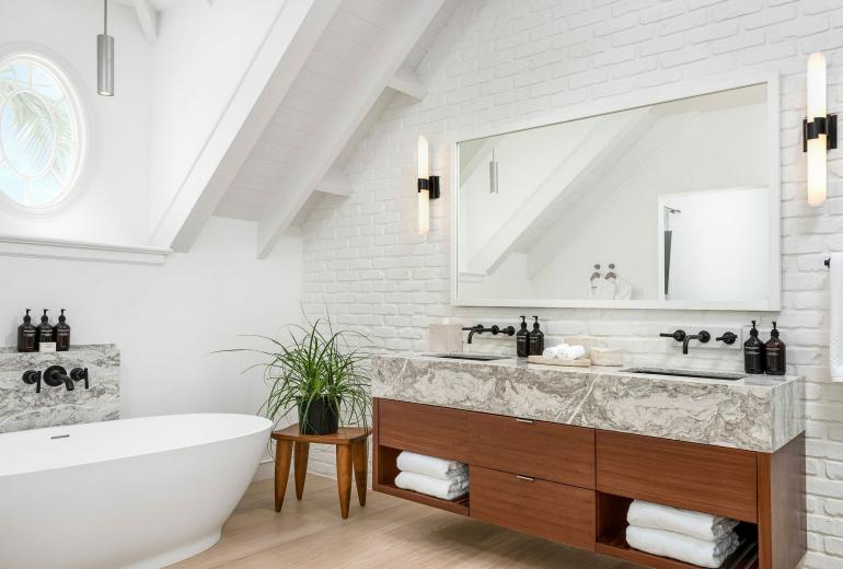 Tci007 - Luxury beachfront villa in Grace Bay