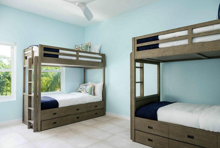 Tci007 - Luxury beachfront villa in Grace Bay