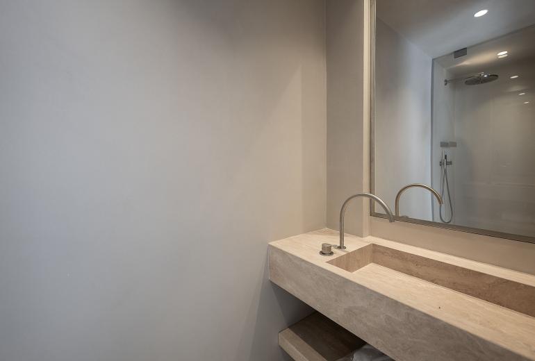 Par050 - Parisian townhouse with 4 bedrooms