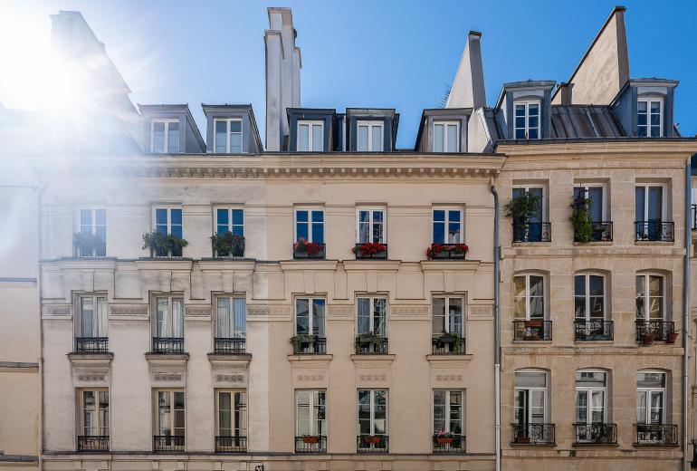 Par050 - Parisian townhouse with 4 bedrooms