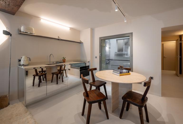 Par050 - Parisian townhouse with 4 bedrooms