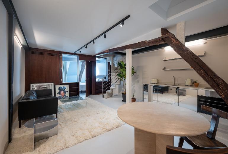 Par050 - Parisian townhouse with 4 bedrooms