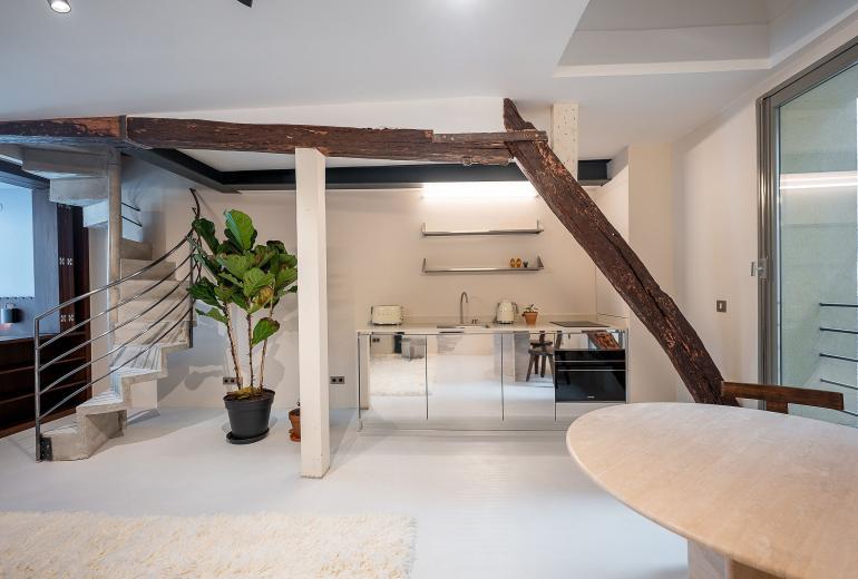 Par050 - Parisian townhouse with 4 bedrooms