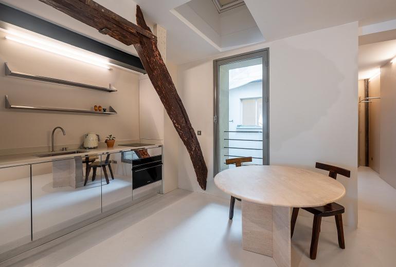 Par050 - Parisian townhouse with 4 bedrooms