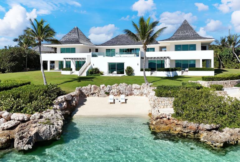 Aia002 – Villa with pools in Little Harbour in Anguilla