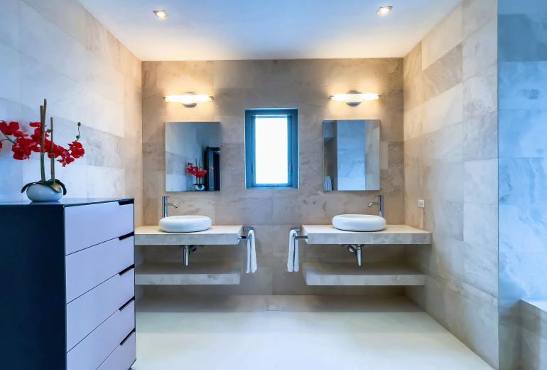 Aia003 – Beachfront villa in Meads Bay, Anguilla