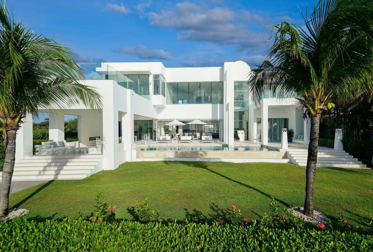 Aia003 – Beachfront villa in Meads Bay, Anguilla