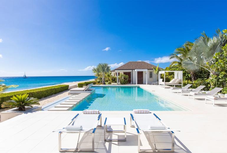 Sxm002 – Modern beachfront villa on Baie Longue Beach