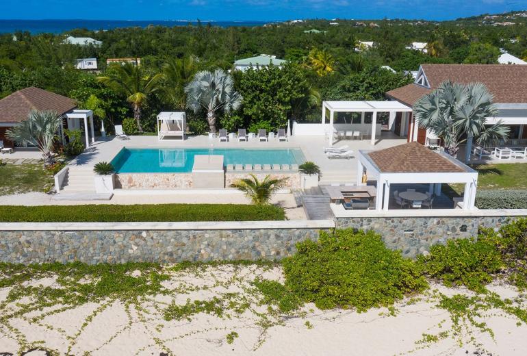 Sxm002 – Modern beachfront villa on Baie Longue Beach