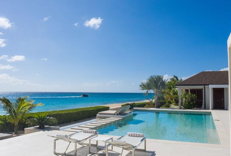 Sxm002 – Modern beachfront villa on Baie Longue Beach