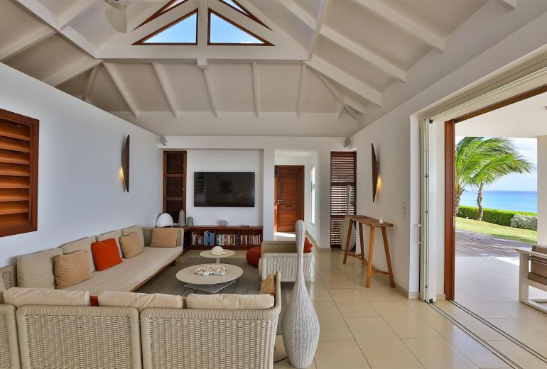 Sxm002 – Modern beachfront villa on Baie Longue Beach