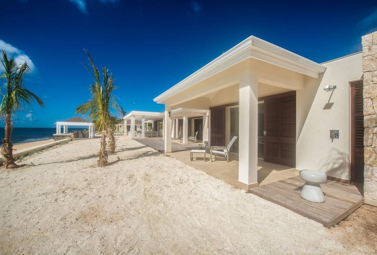 Sxm002 – Modern beachfront villa on Baie Longue Beach