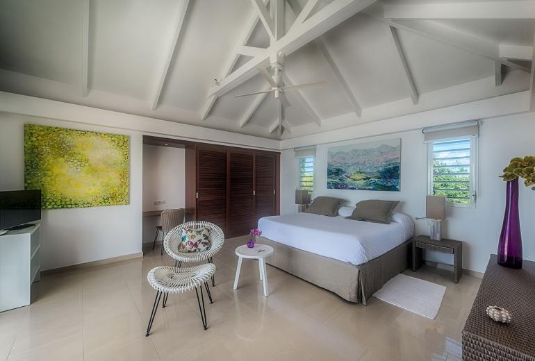 Sxm002 – Modern beachfront villa on Baie Longue Beach