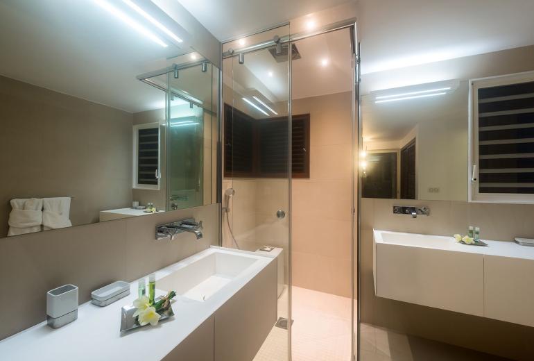 Sxm002 – Modern beachfront villa on Baie Longue Beach