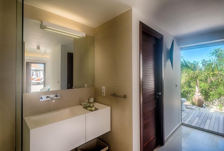 Sxm002 – Modern beachfront villa on Baie Longue Beach