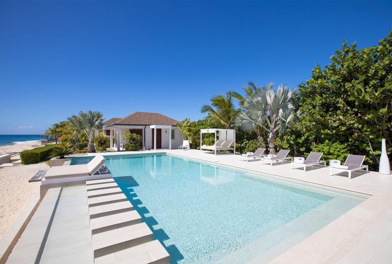 Sxm002 – Modern beachfront villa on Baie Longue Beach