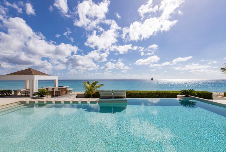 Sxm002 – Modern beachfront villa on Baie Longue Beach