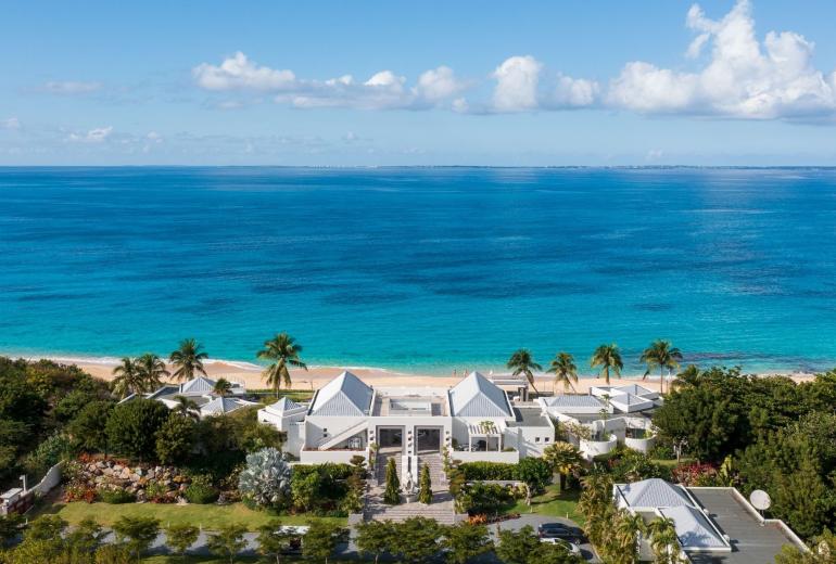 Sxm004 – Luxury beachfront villa with spa on Baie Rouge