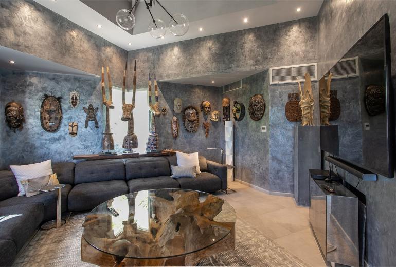 Sxm004 – Luxury beachfront villa with spa on Baie Rouge