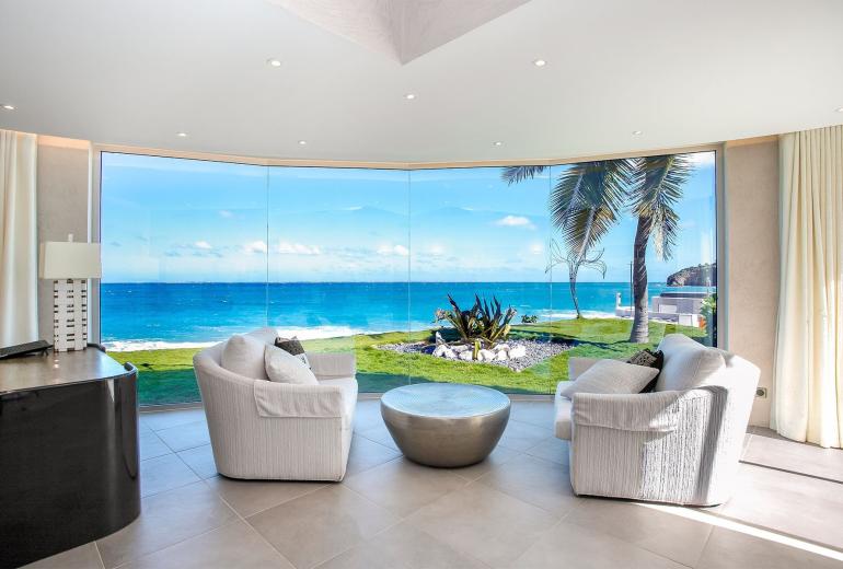 Sxm004 – Luxury beachfront villa with spa on Baie Rouge