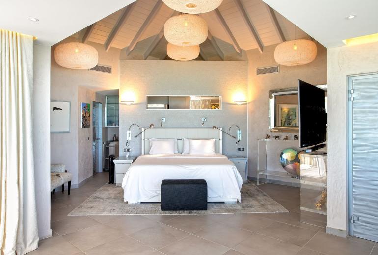 Sxm004 – Luxury beachfront villa with spa on Baie Rouge