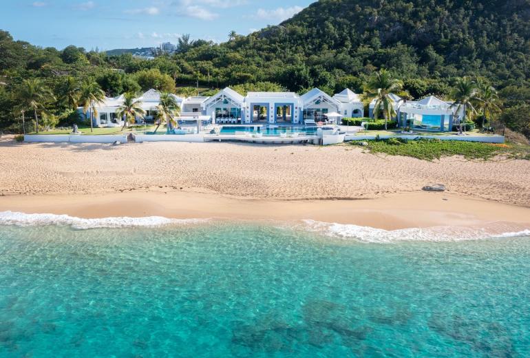 Sxm004 – Luxury beachfront villa with spa on Baie Rouge