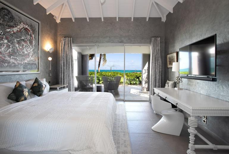 Sxm004 – Luxury beachfront villa with spa on Baie Rouge