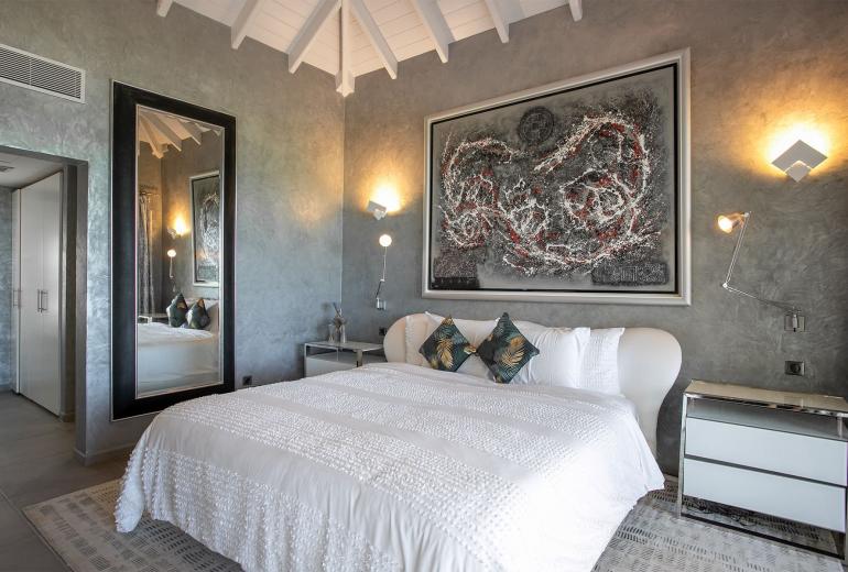 Sxm004 – Luxury beachfront villa with spa on Baie Rouge