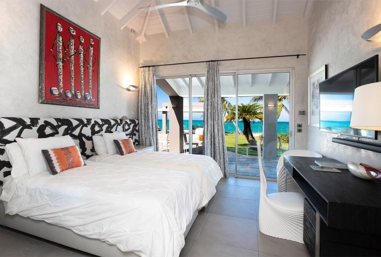 Sxm004 – Luxury beachfront villa with spa on Baie Rouge