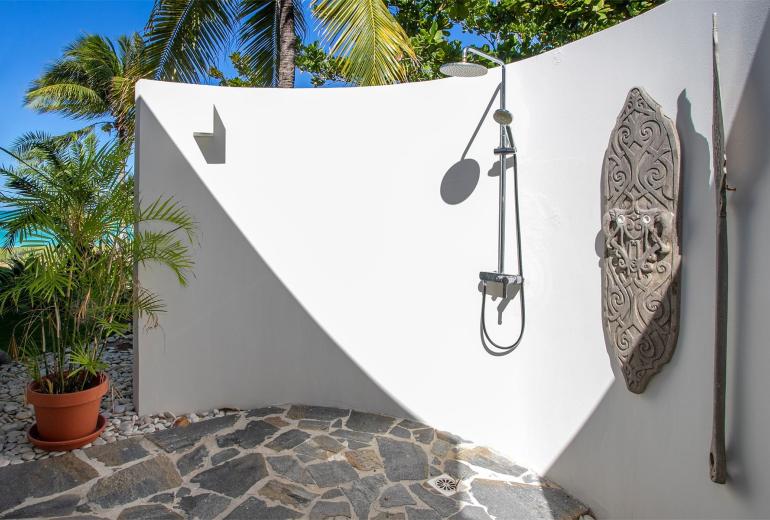 Sxm004 – Luxury beachfront villa with spa on Baie Rouge