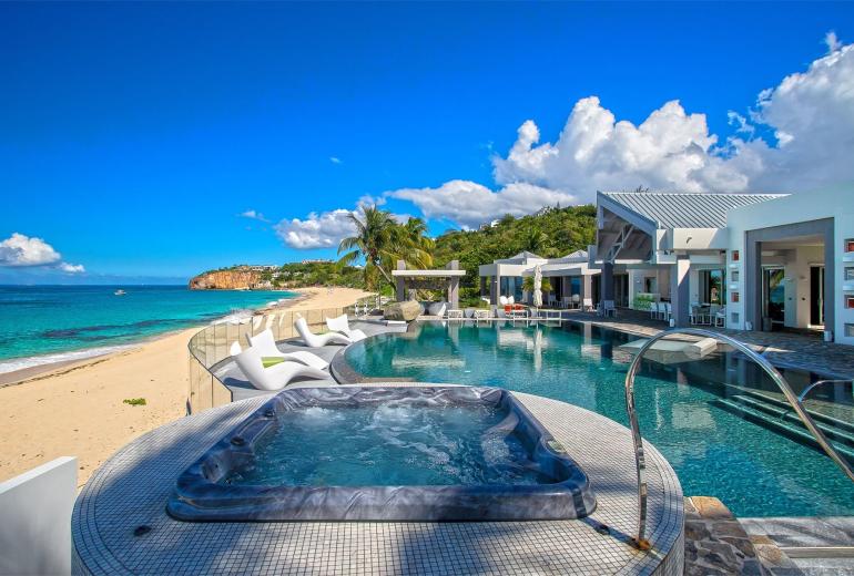 Sxm004 – Luxury beachfront villa with spa on Baie Rouge