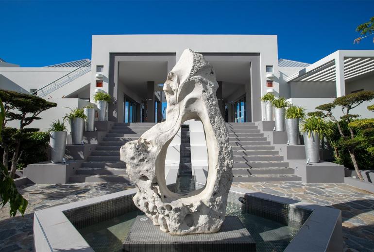 Sxm004 – Luxury beachfront villa with spa on Baie Rouge