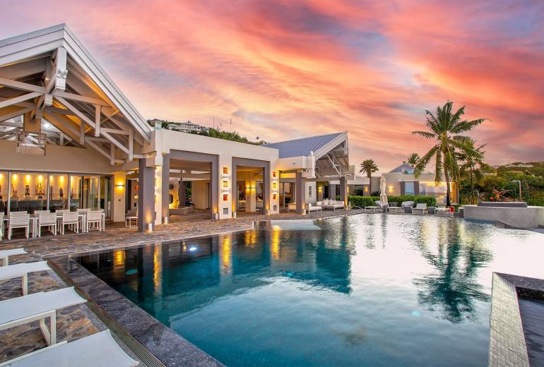 Sxm004 – Luxury beachfront villa with spa on Baie Rouge