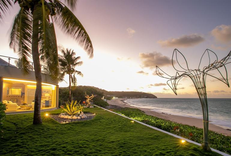 Sxm004 – Luxury beachfront villa with spa on Baie Rouge