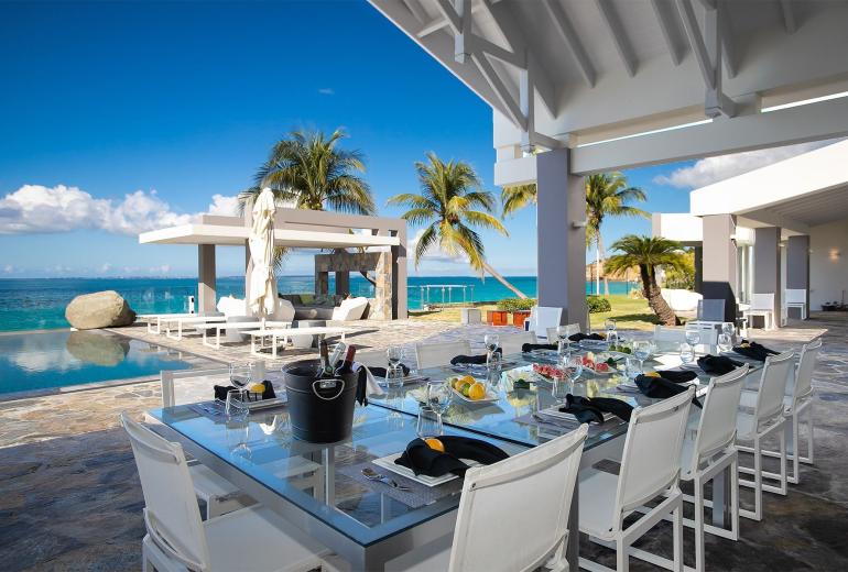 Sxm004 – Luxury beachfront villa with spa on Baie Rouge