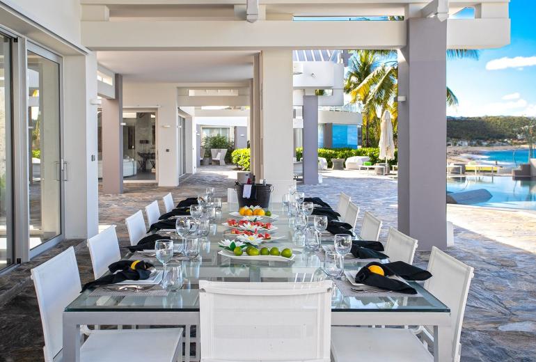Sxm004 – Luxury beachfront villa with spa on Baie Rouge