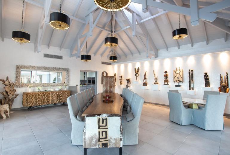 Sxm004 – Luxury beachfront villa with spa on Baie Rouge