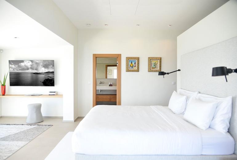 Sxm005 – Oceanview villa above Baie Rouge Beach