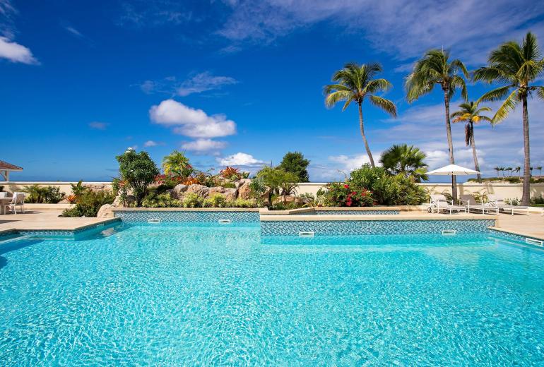 Sxm006 – Beachfront villa with pool and tennis on Plum Bay