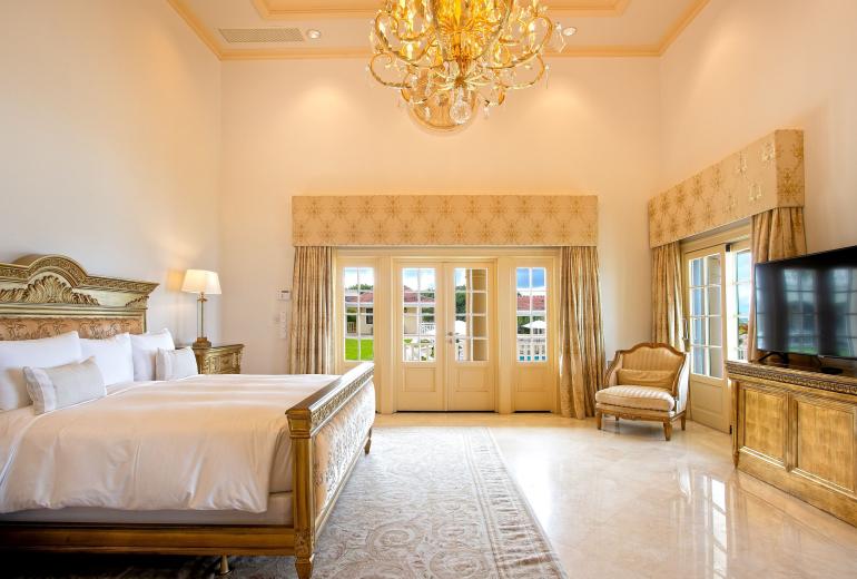 Sxm006 – Beachfront villa with pool and tennis on Plum Bay