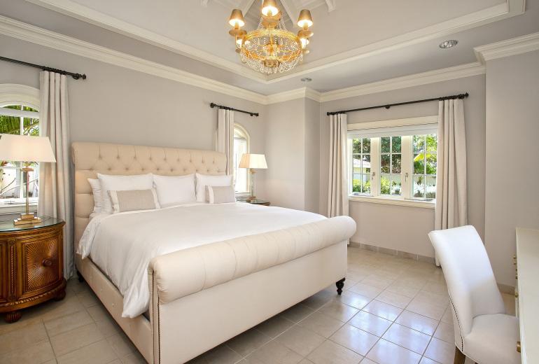 Sxm006 – Beachfront villa with pool and tennis on Plum Bay