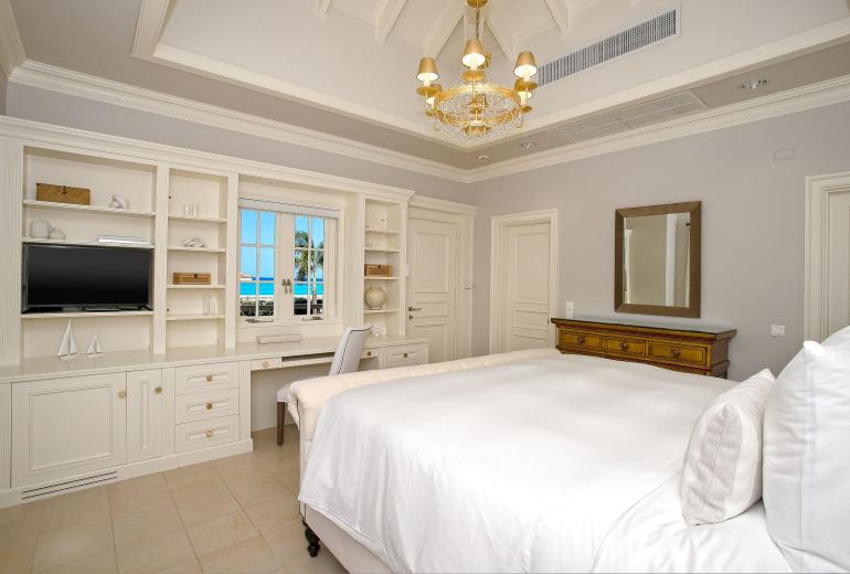 Sxm006 – Beachfront villa with pool and tennis on Plum Bay