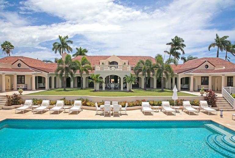 Sxm006 – Beachfront villa with pool and tennis on Plum Bay