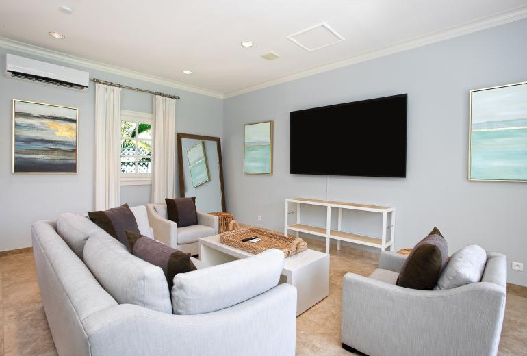 Sxm006 – Beachfront villa with pool and tennis on Plum Bay