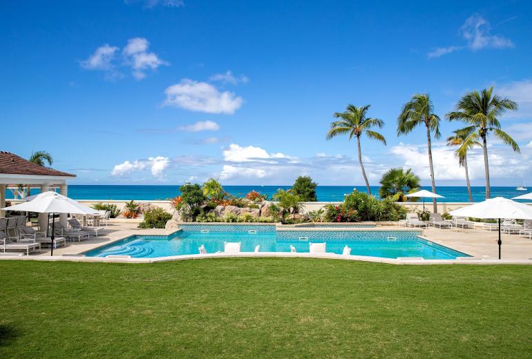 Sxm006 – Beachfront villa with pool and tennis on Plum Bay